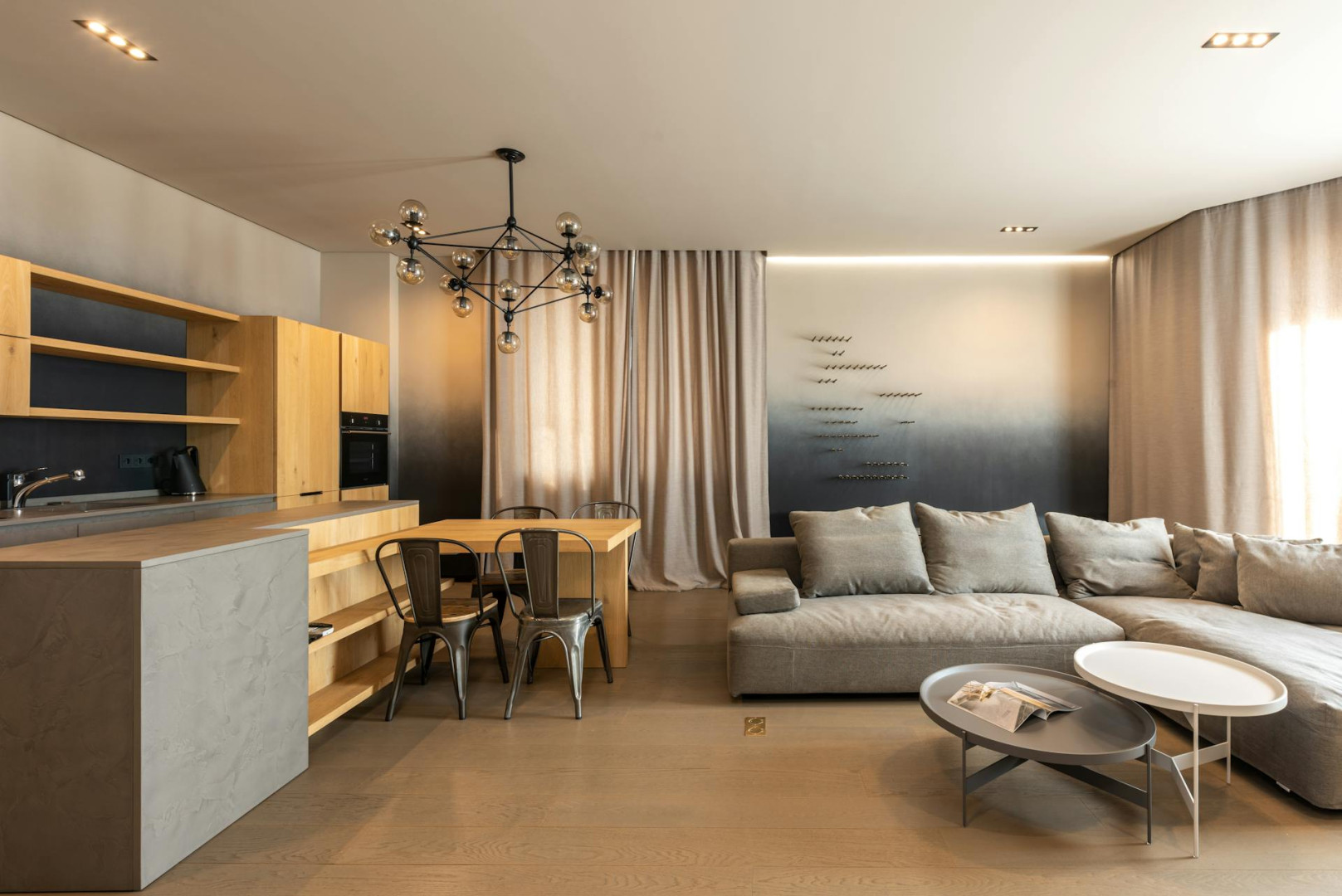 CENTRAL LOCATION - BALCONY