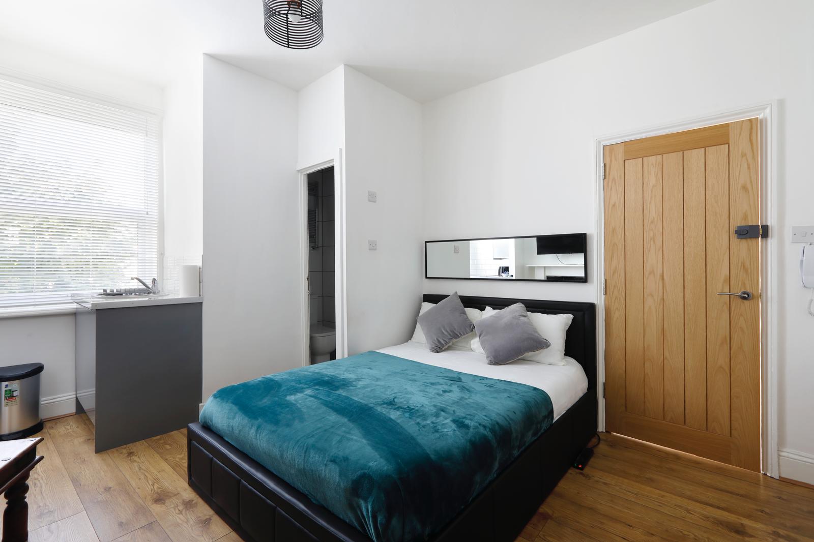STUDIO FLAT - ALL BILLS INCLUDED - TENANT DISCOUNT FOR CAFE