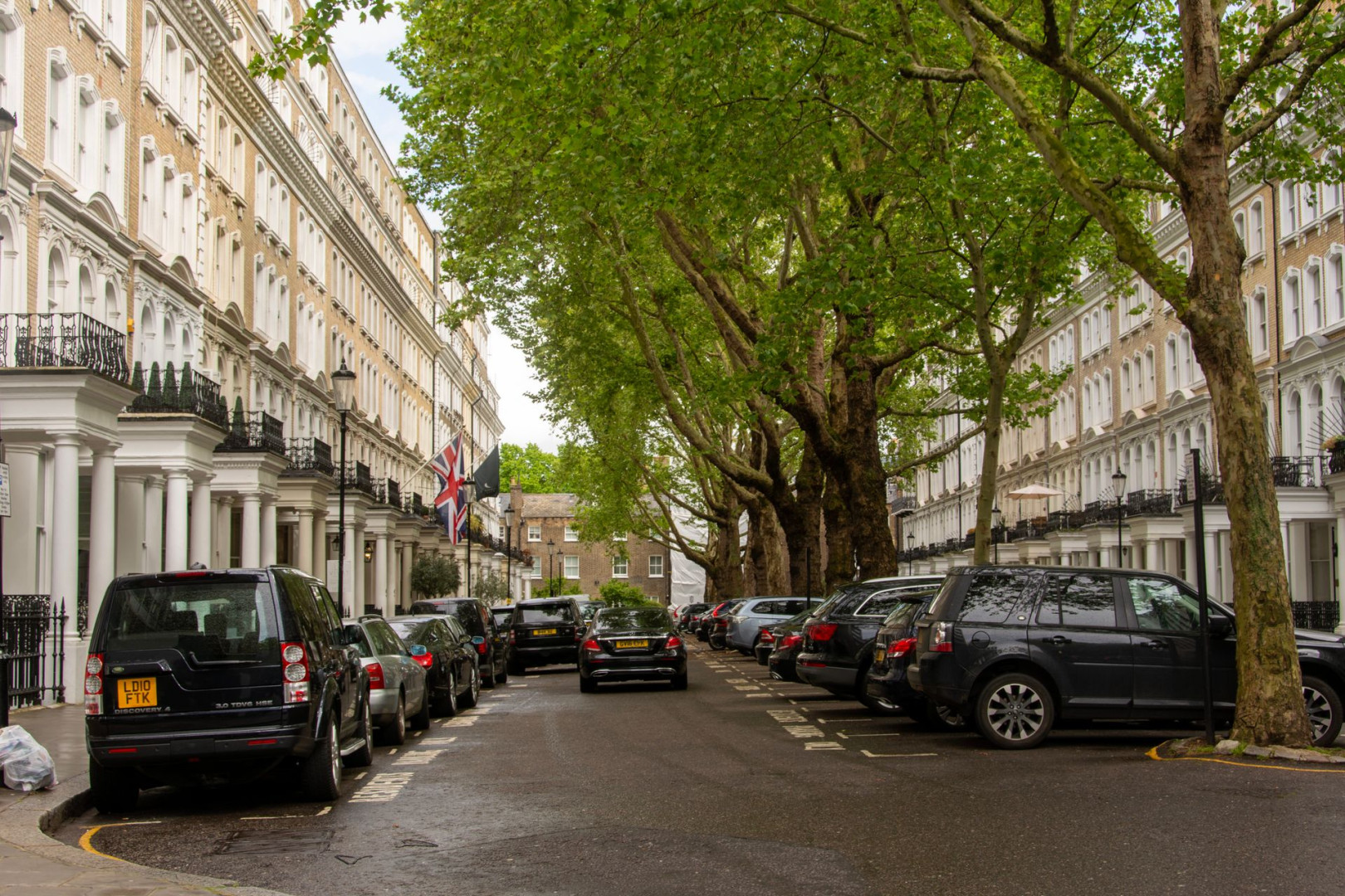 FULLY REFURBISHED PERIOD FLAT