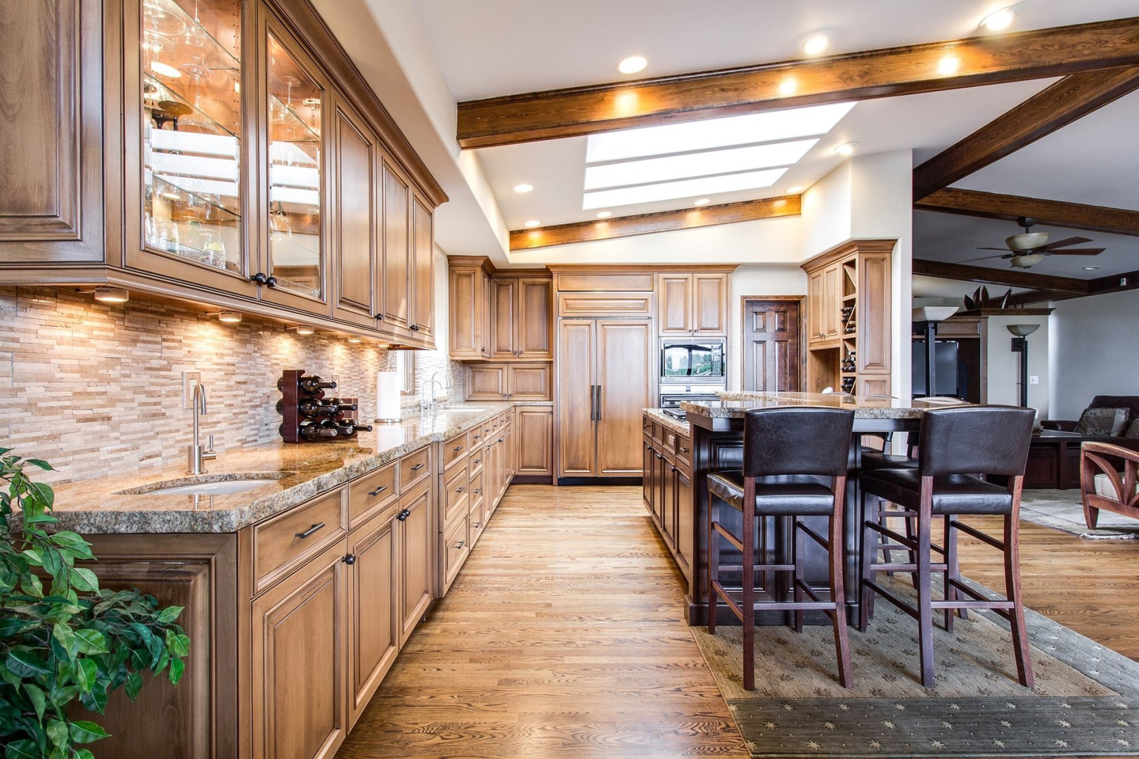 CRYPTO - Large Detached House