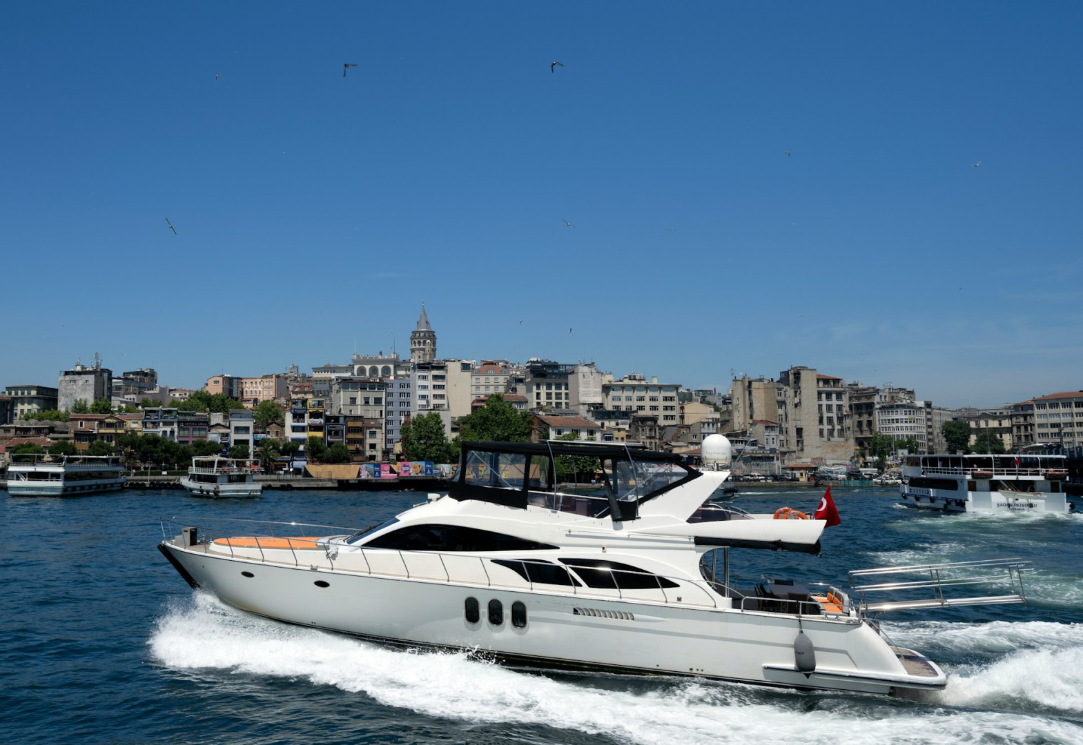 ALL INCLUSIVE FULLY CREWED DAY CHARTER